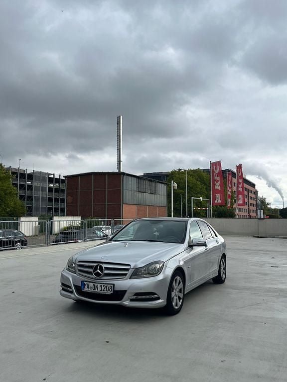 Silber Gebraucht 2011 Mercedes C180 Limousine | 6.000 € (Superpreis) - Bild 1/4