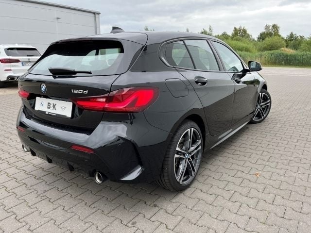 Gebraucht BMW 120 M Sport 190 PS (139 kW) 2021 Schwarz metallic black sapphire metallic Kleinwagen