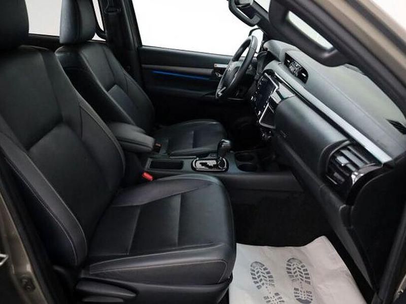 Gebraucht Toyota HiLux 204 PS (150 kW) 2024 Oxide bronze Abholung