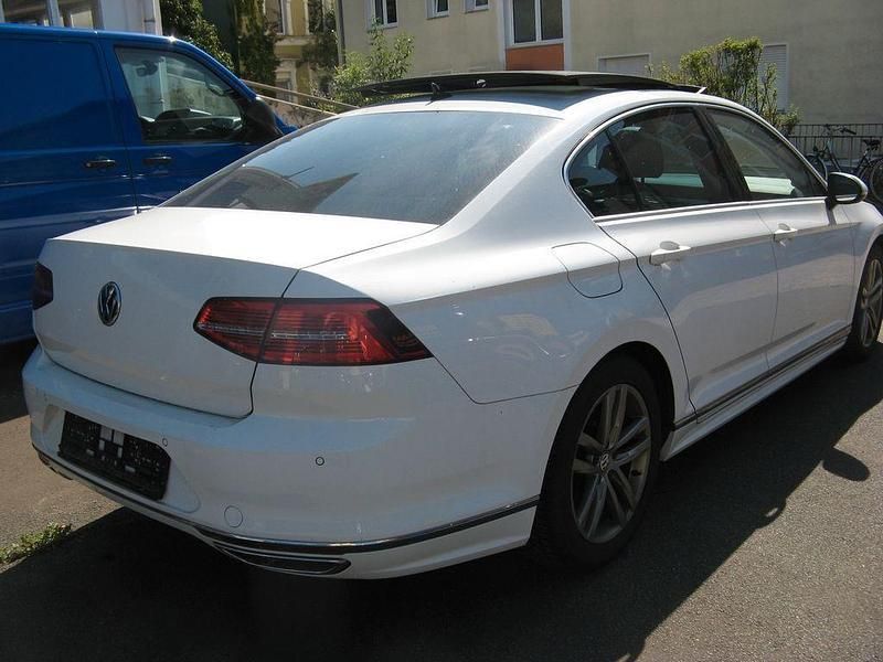 Gebraucht VW Passat R-line 150 PS (110 kW) 2017 Weiß Limousine