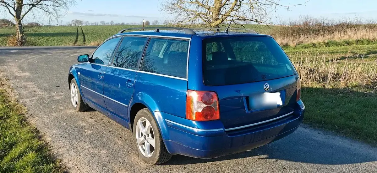 Używany VW Passat Highline 131 KM (96 kW) 2002 Niebieski Kombi
