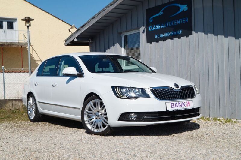 Moonweiss metallic Gebraucht 2015 Skoda Superb Elegance Limousine | 15.450 € (Fairer Preis) - Bild 1/4