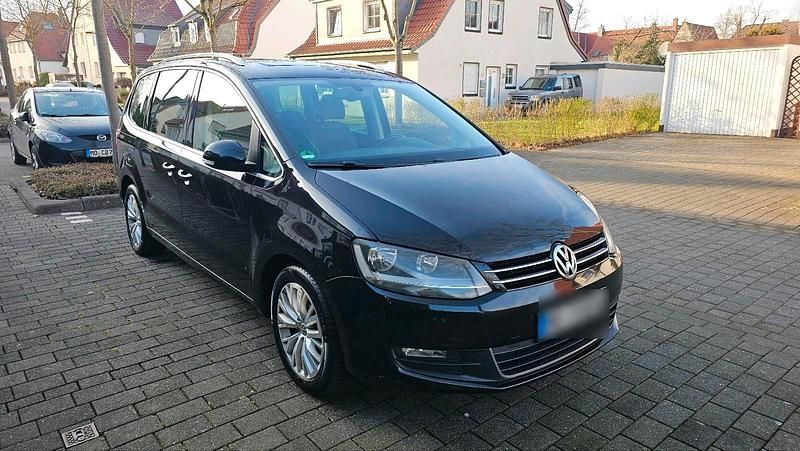 Second-hand VW Sharan 140 CP (102 kW) 2012 Negru Monovolum