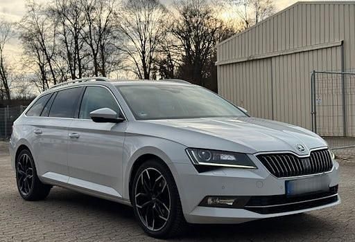 Gebraucht Skoda Superb Style 190 PS (139 kW) 2018 Weiß Kombi