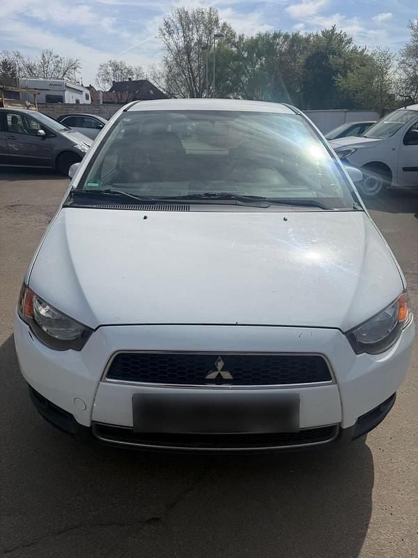 Gebraucht Mitsubishi Colt 95 PS (69 kW) 2011 Weiß Kleinwagen