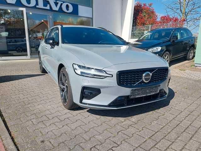 Gebraucht Volvo V60 145 PS (106 kW) 2023 Kombi