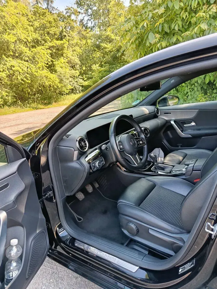 Gebraucht Mercedes A180 136 PS (100 kW) 2021 Schwarz Limousine