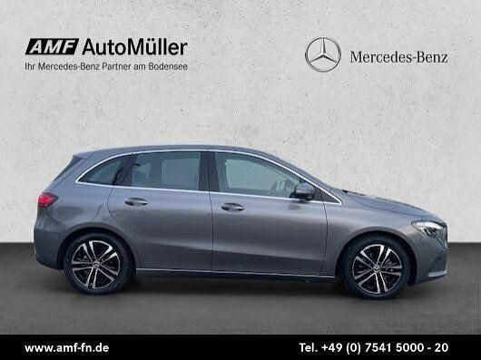 Grau Gebraucht 2024 Mercedes B180 Progressive Van / Kleinbus | 29.995 € (Guter Preis) - Bild 1/4