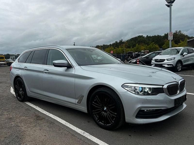 Silber Gebraucht 2019 BMW 520 Kombi | 18.500 € (Superpreis) - Bild 1/4