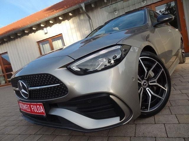 Grau Gebraucht 2023 Mercedes C220 AMG Limousine | 33.989 € (Etwas zu teuer) - Bild 1/4
