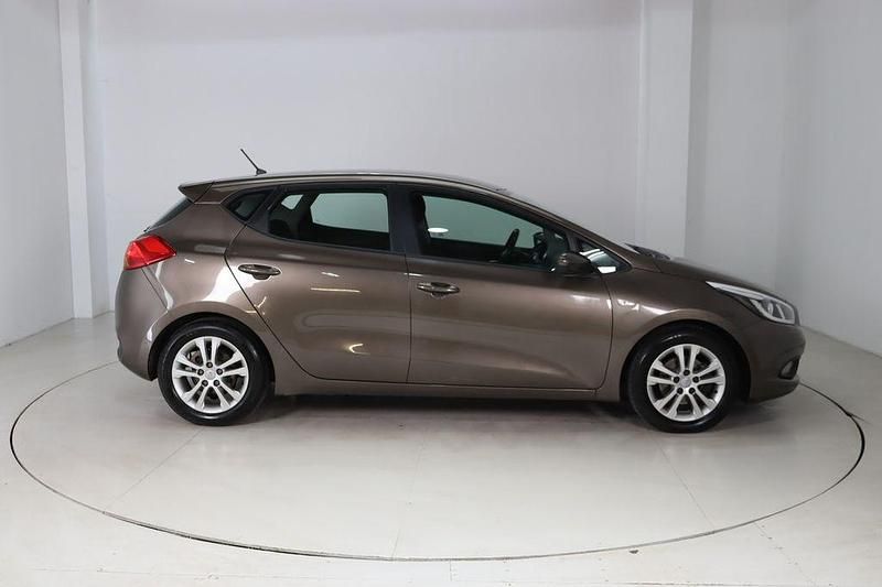 Gebraucht Kia Ceed Edition 7 99 PS (72 kW) 2012 Beige Kleinwagen