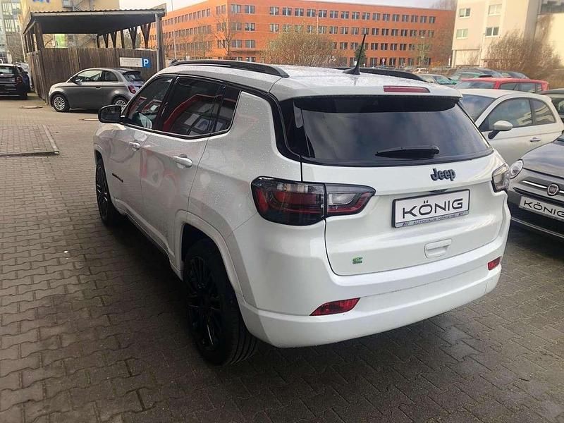 Gebraucht Jeep Compass Altitude 131 PS (96 kW) 2023 Alpinewhite SUV