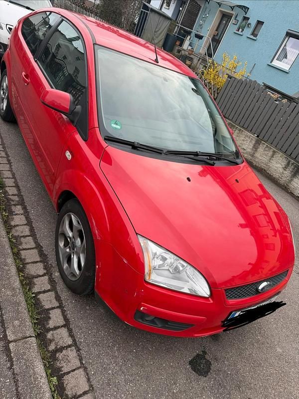 Gebraucht Ford Focus 101 PS (74 kW) 2007 Rot Kleinwagen