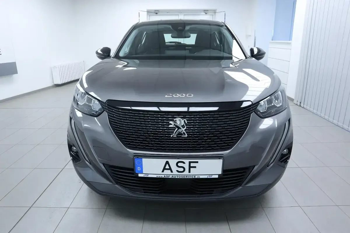 Gebraucht Peugeot 2008 131 PS (96 kW) 2022 Lackierung platiniumgrau/typ außenverkleidung metalliclackierung SUV