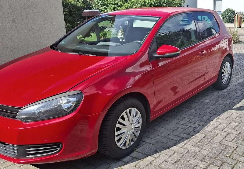 Rot Gebraucht 2010 VW Golf VI Team Limousine | 4.000 € (Superpreis) - Bild 1/2