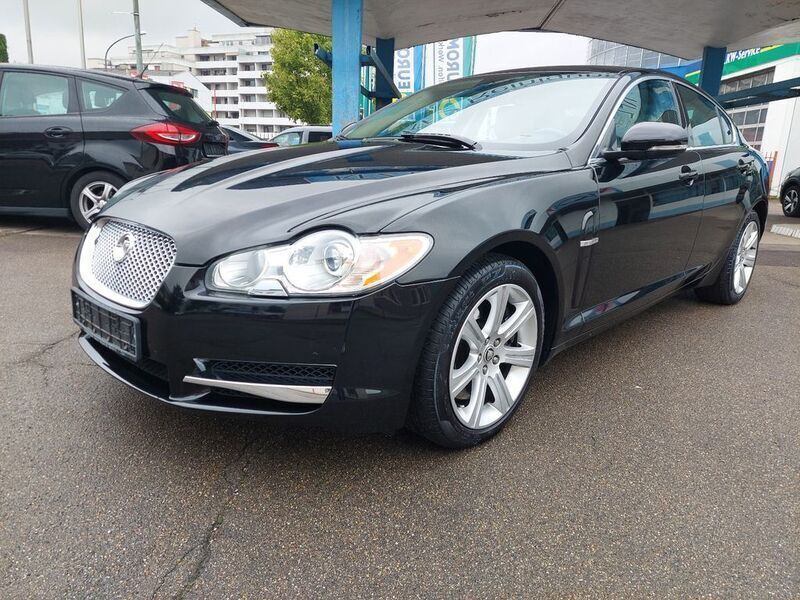 Ultimate black . Gebraucht 2010 Jaguar XF Limousine | 11.990 € (Etwas zu teuer) - Bild 1/4