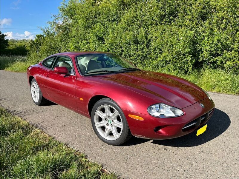 Rot Gebraucht 1998 Jaguar XK8 Coupé | 8.999 € (Teuer) - Bild 1/4