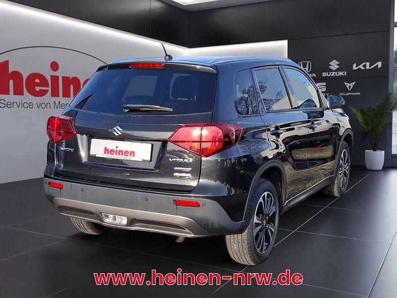 Gebraucht Suzuki Vitara Comfort+ 129 PS (94 kW) 2021 Schwarz SUV