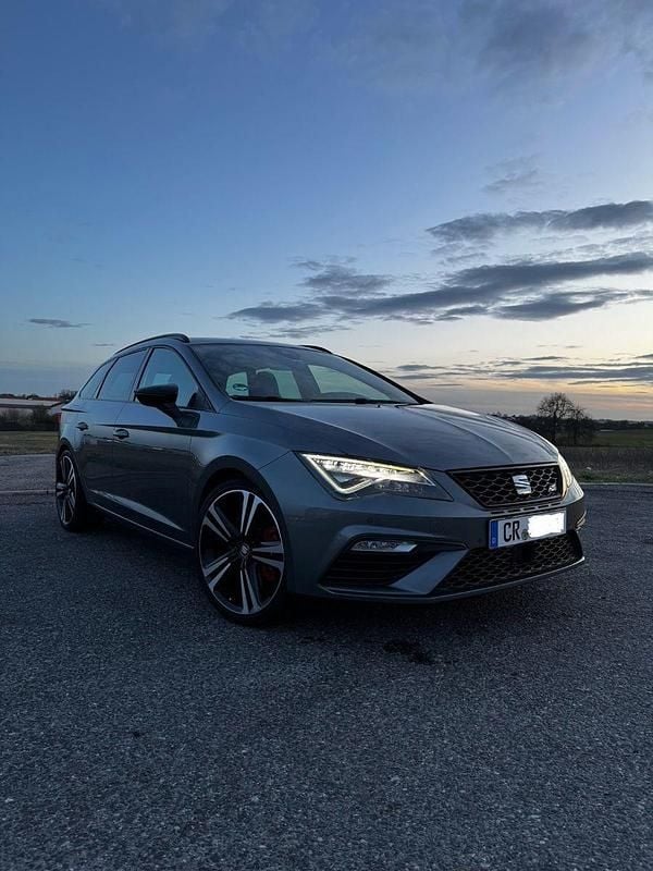 Grau Gebraucht 2017 Cupra Leon Kombi | 17.999 € (Guter Preis) - Bild 1/4