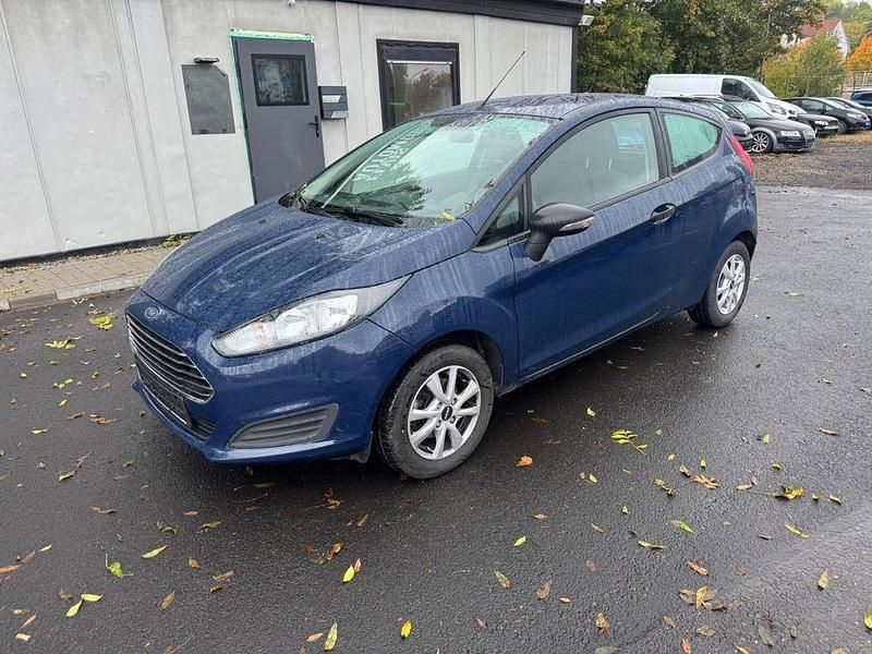 Blau Gebraucht 2015 Ford Fiesta Ambiente Kleinwagen | 4.599 € (Fairer Preis) - Bild 1/4
