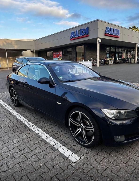 Gebraucht BMW 330 Cabriolet Performance 231 PS (169 kW) 2008 Blau Cabrio