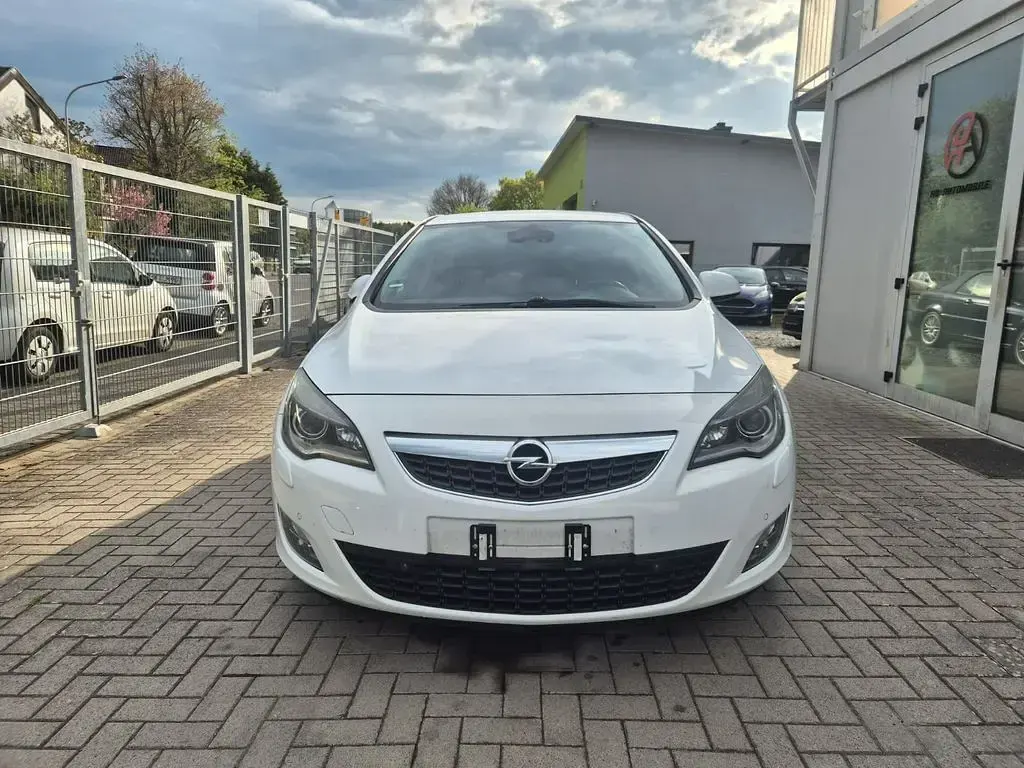 Gebraucht Opel Astra Sport 160 PS (117 kW) 2010 Weiß Limousine
