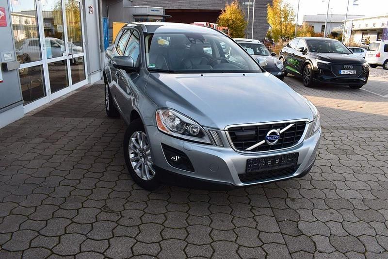 Silber Gebraucht 2010 Volvo XC60 Summum SUV | 9.500 € (Superpreis) - Bild 1/4