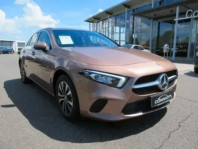 Gebraucht Mercedes A180 Progressive 136 PS (100 kW) 2021 Gold Limousine