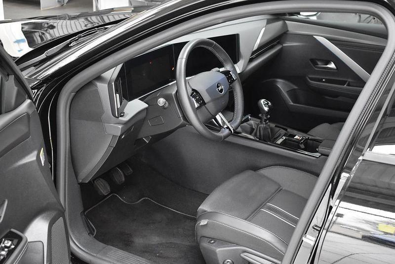 Gebraucht Opel Astra 131 PS (96 kW) 2024 Karbon schwarz met. Limousine