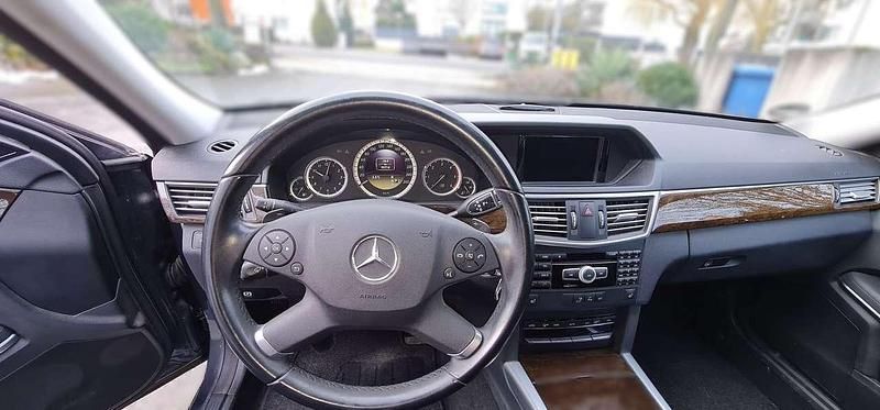 Gebraucht Mercedes E220 170 PS (125 kW) 2012 Grau Kombi