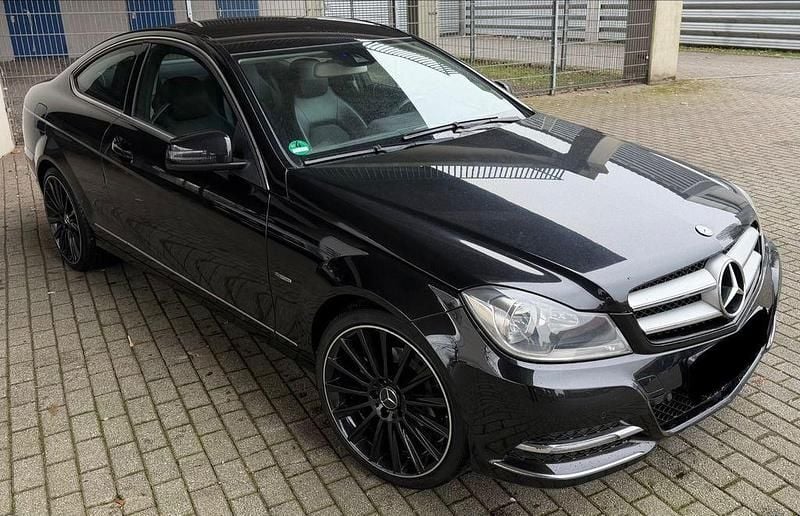 Schwarz Gebraucht 2012 Mercedes C180 Coupé | 9.899 € (Guter Preis) - Bild 1/4
