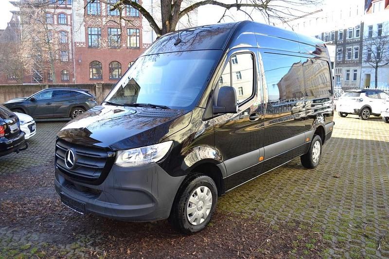 Gebraucht Mercedes Sprinter 190 PS (139 kW) 2023 Tiefschwarz Van
