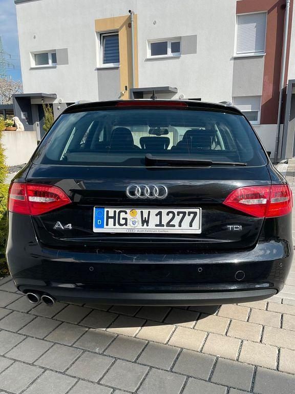 Gebraucht Audi A4 Attraction 120 PS (88 kW) 2014 Schwarz Kombi