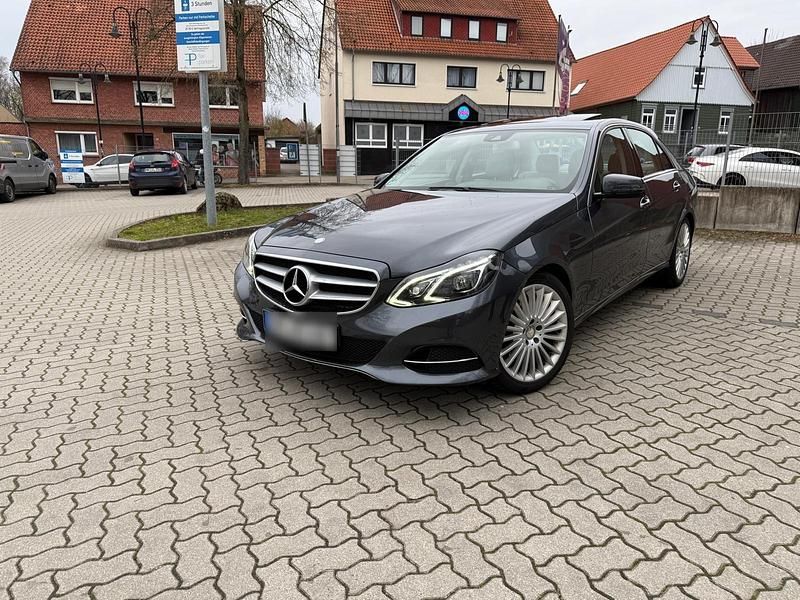 Gebraucht Mercedes E220 170 PS (125 kW) 2013 Grau Limousine