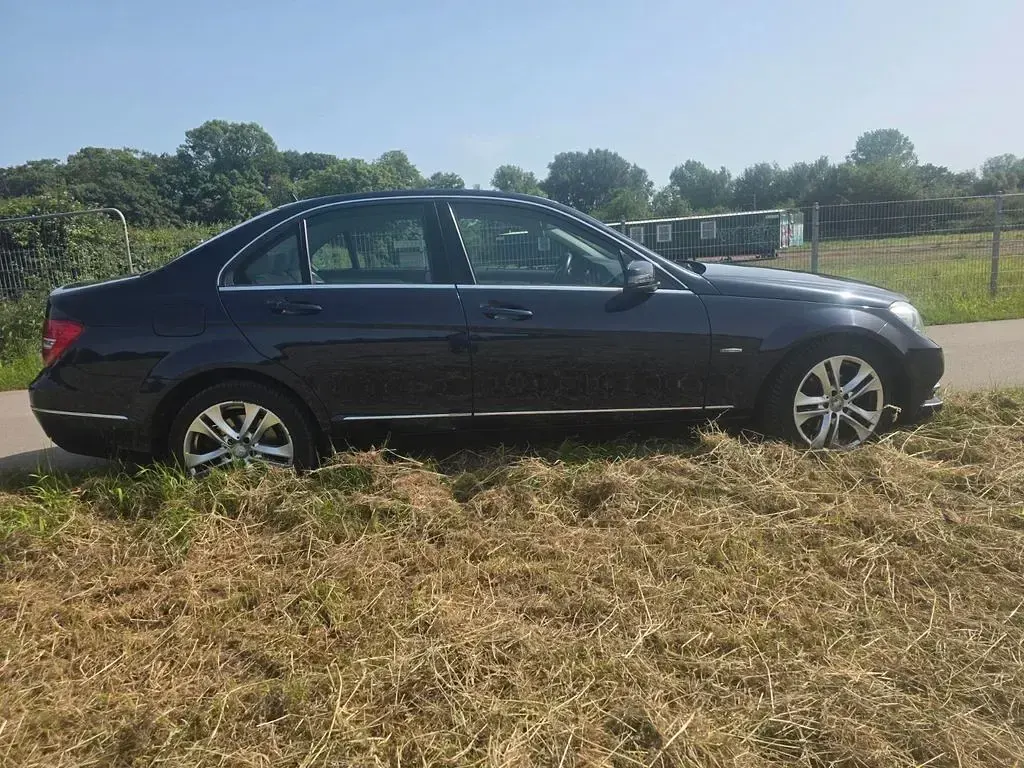 Gebraucht Mercedes C250 204 PS (150 kW) 2012 Blau Limousine