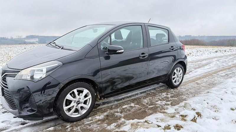 Gebraucht Toyota Yaris 69 PS (50 kW) 2015 Kleinwagen
