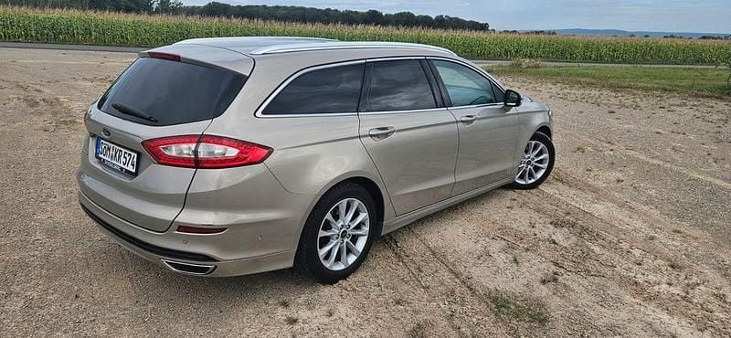 Gebraucht Ford Mondeo Titanium 179 PS (131 kW) 2015 Gold Limousine