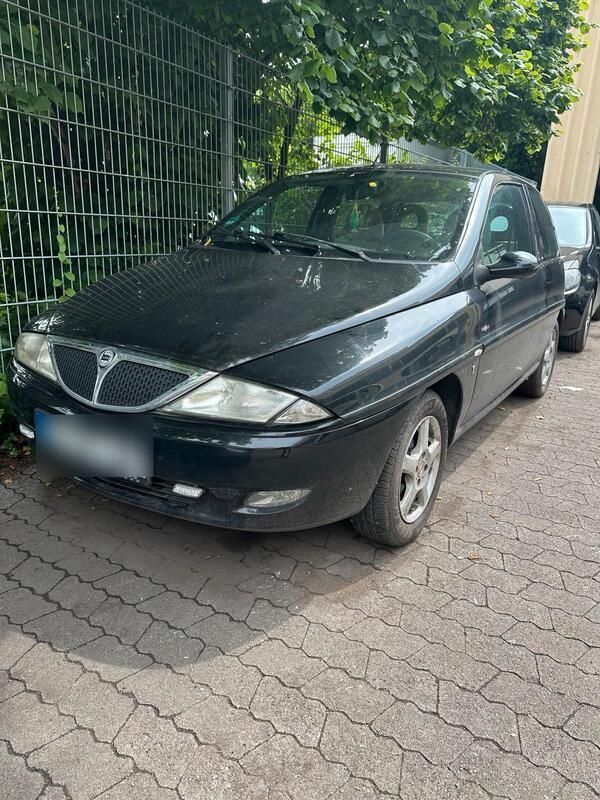 Schwarz Gebraucht 2002 Lancia Ypsilon Kleinwagen | 1.100 € - Bild 1/4