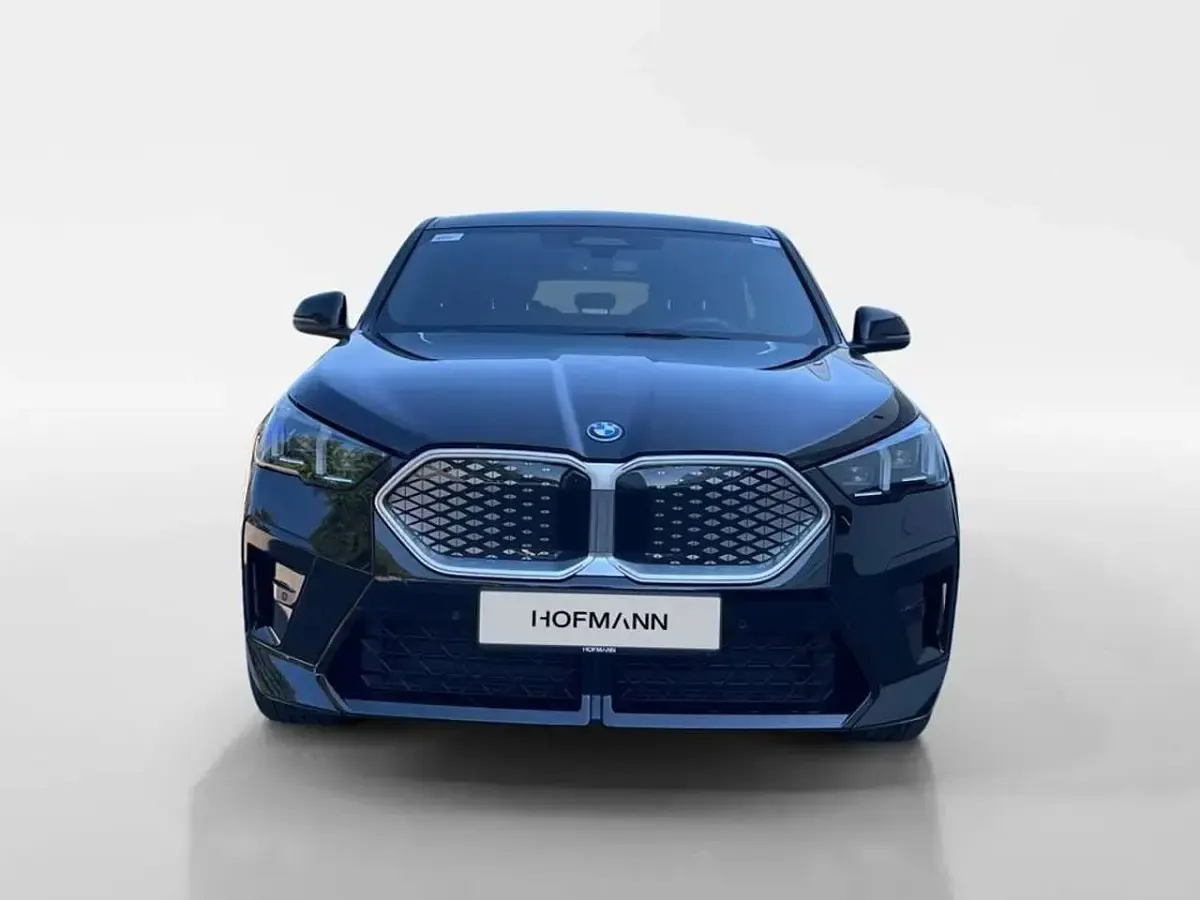 Gebraucht BMW iX2 M Sport 225 kW (306 PS) 2025 Saphirschwarz metallic SUV
