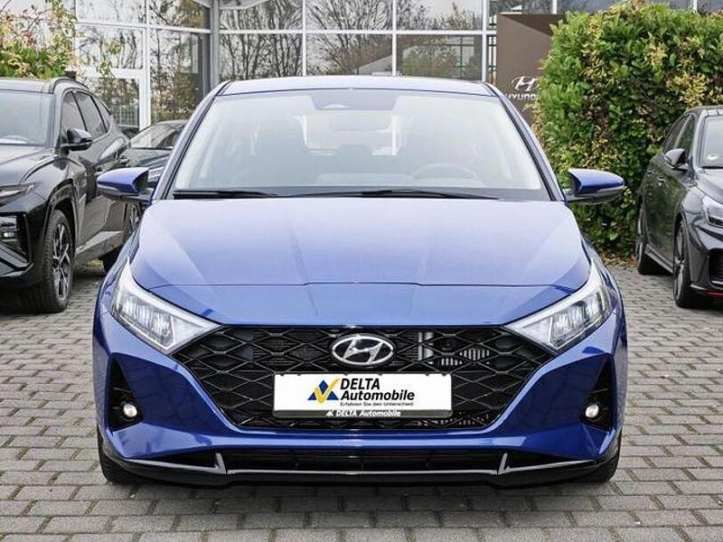 Gebraucht Hyundai i20 Trend 101 PS (74 kW) 2023 Intense blue / mic Kleinwagen