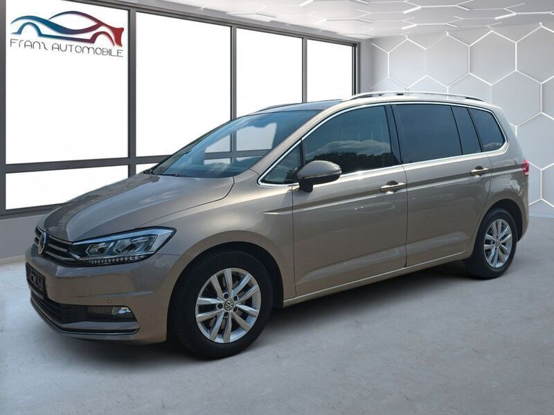 Beige Gebraucht 2017 VW Touran Highline Van / Kleinbus | 15.999 € (Superpreis) - Bild 1/4