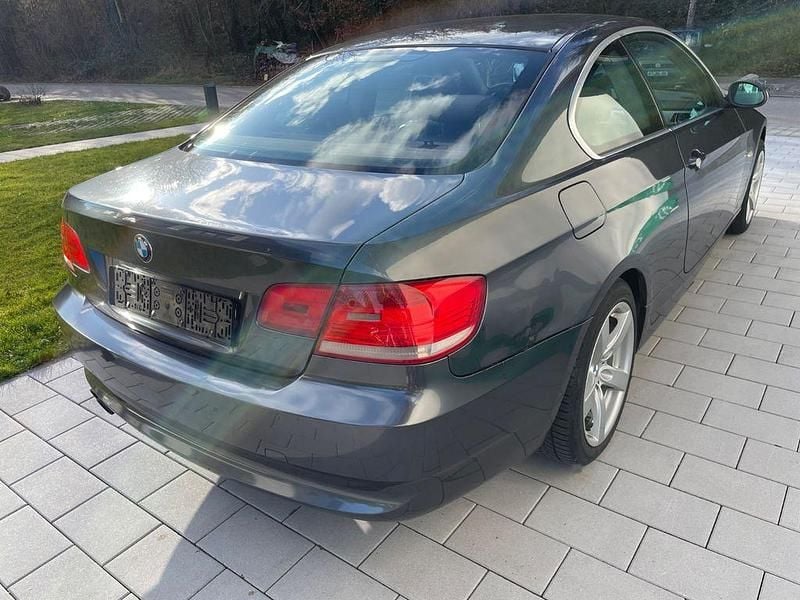 Gebraucht BMW 325 218 PS (160 kW) 2007 Grau Coupé