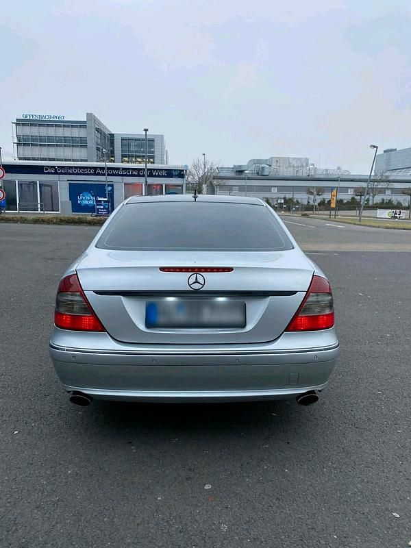 Gebraucht Mercedes E280 190 PS (139 kW) 2007 Silber Limousine