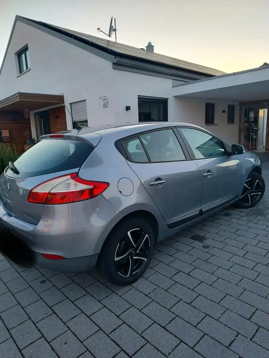 Gebraucht Renault Mégane III Expression 101 PS (74 kW) 2009 Silber Limousine