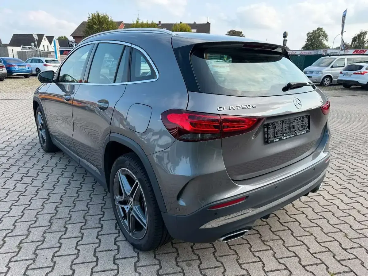 Gebraucht Mercedes GLA250 AMG 218 PS (160 kW) 2022 Grau SUV