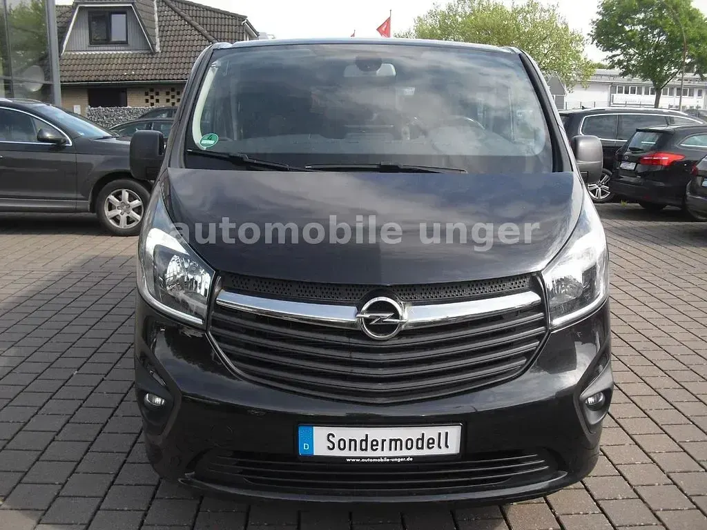 Używany Opel Vivaro 120 KM (88 kW) 2015 Czarny Minivan