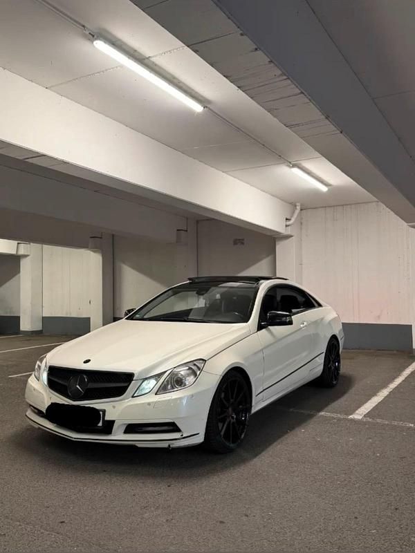 Gebraucht Mercedes E350 265 PS (194 kW) 2012 Weiß Coupé
