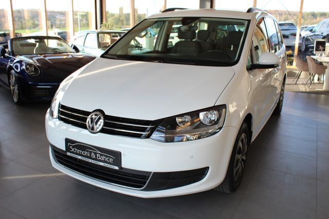 Weiß Gebraucht 2020 VW Sharan Comfortline Van / Kleinbus | 25.990 € (Fairer Preis) - Bild 1/4