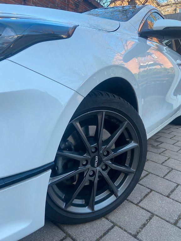 Gebraucht Kia Ceed 136 PS (100 kW) 2024 Weiß Kleinwagen