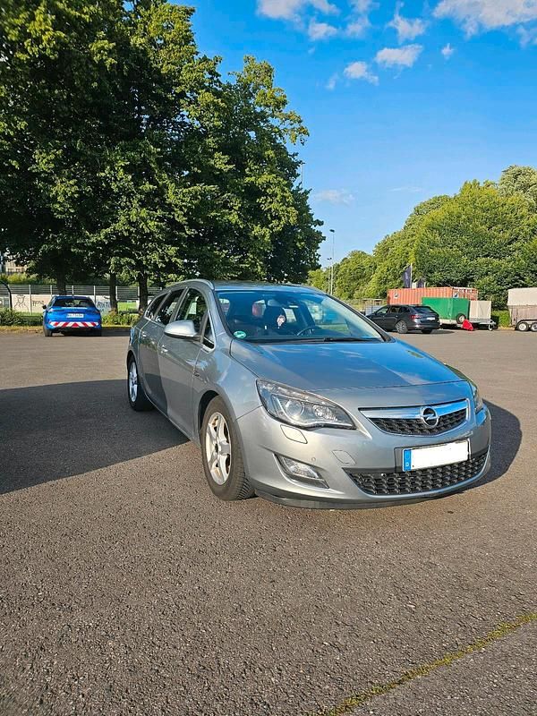 Grau Gebraucht 2010 Opel Astra Kombi | 2.499 € (Superpreis) - Bild 1/4